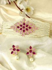 Karatcart Vergoldetes Choker-Halsketten-Set mit Perlen in Königsrosa und Babyrosa mit Kundan-Steinen