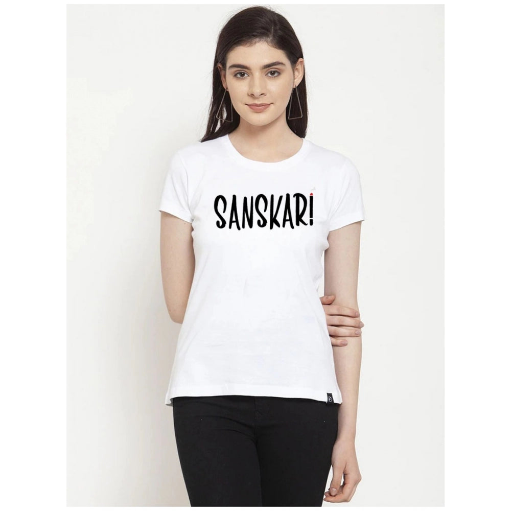 Generisches Damen-T-Shirt aus Baumwollmischung mit Sanskari-Aufdruck (weiß)