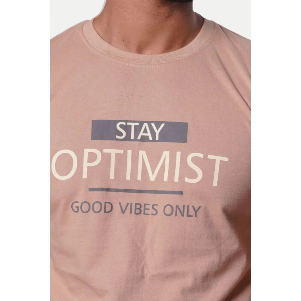 Generisches Herren-T-Shirt mit halblangen Ärmeln und Aufdruck „Optimist“ aus Baumwolle und Rundhalsausschnitt (Pink)