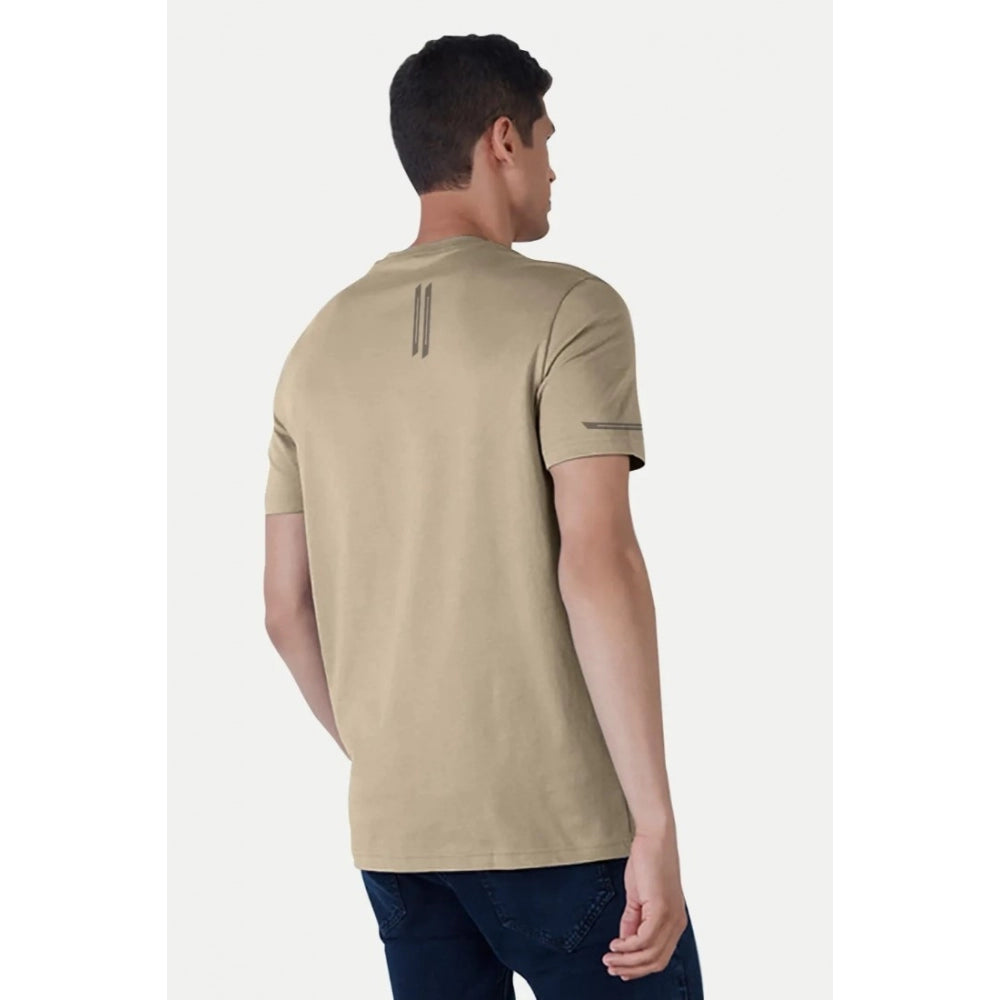 Generisches Herren-T-Shirt aus legerem, halbarmigem, einfarbigem Polyester mit Rundhalsausschnitt (Beige)