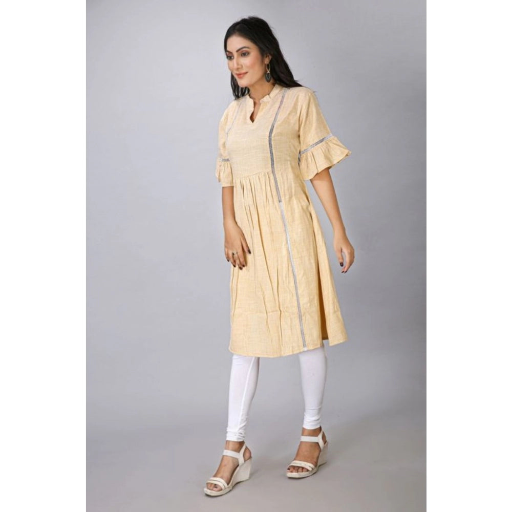 Generisches, kurzärmliges, bedrucktes Kurti aus Seidenmischung für Damen (Beige)