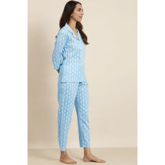 Generisches Damen-Set aus lässigem Viskosehemd mit 3/4-Ärmeln und Blumenmuster und Pyjamahose (blau)