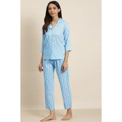 Generisches Damen-Set aus lässigem Viskosehemd mit 3/4-Ärmeln und Blumenmuster und Pyjamahose (blau)