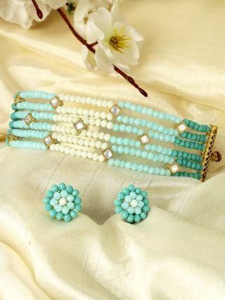 Karatcart Halsketten-Set mit Kundan-Perlen und hellblauen und weißen Kristallen für Damen