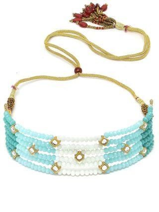 Karatcart Halsketten-Set mit Kundan-Perlen und hellblauen und weißen Kristallen für Damen