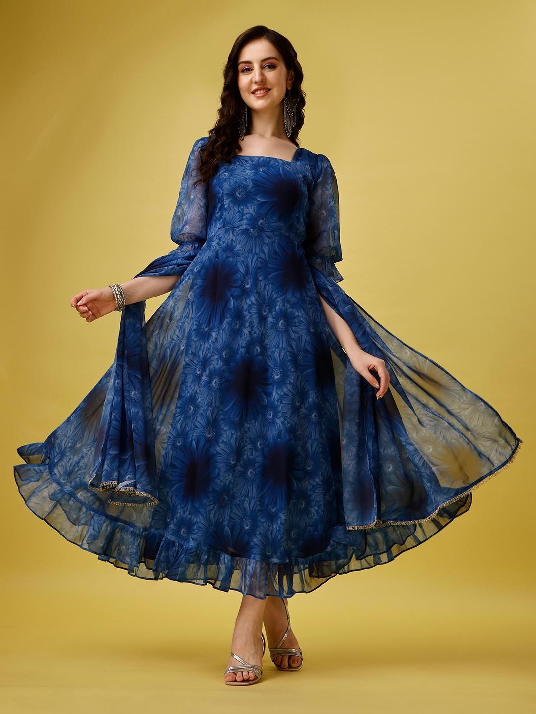 Bedrucktes Anarkali-Set aus Kurti und Dupatta mit Gürtel für Damen in Übergröße